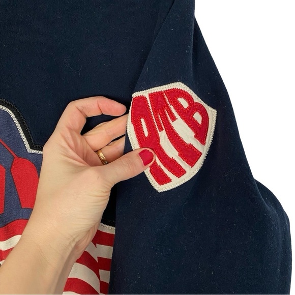 Vintage Red Tag Brand Sweatshirt Mens Medium Unisex Pullover Crewneck Flag Bear - Picture 8 of 14